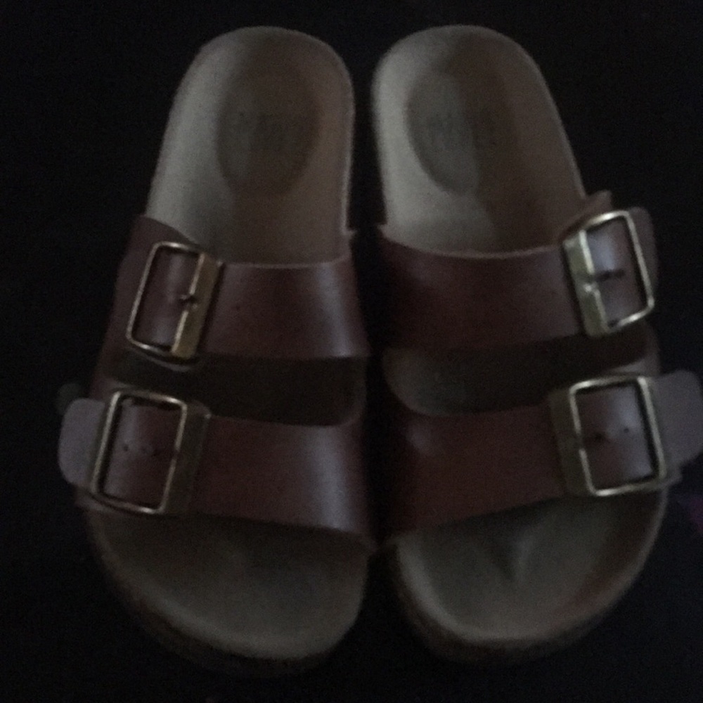 Mario Lopez sandals